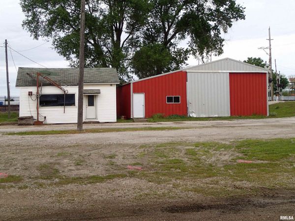 201 S Jacobs Street, Broadwell, IL 62634