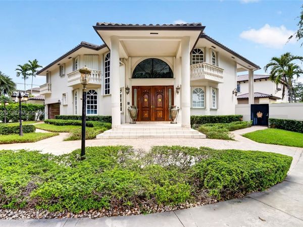 8560 NW 164th St , Miami Lakes, FL 33016