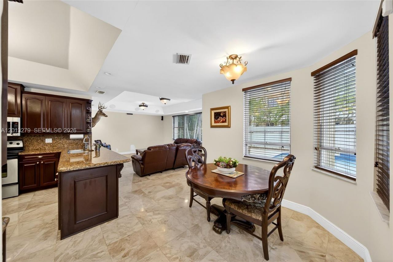 8560 NW 164th St , Miami Lakes, FL 33016 Photo