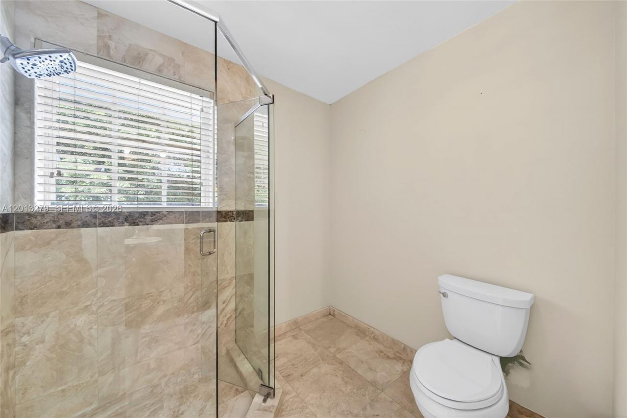 8560 NW 164th St , Miami Lakes, FL 33016 Photo