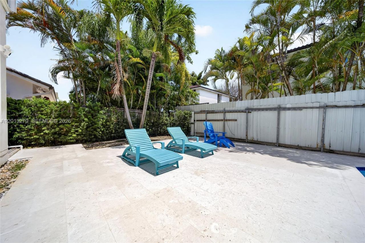 8560 NW 164th St , Miami Lakes, FL 33016 Photo