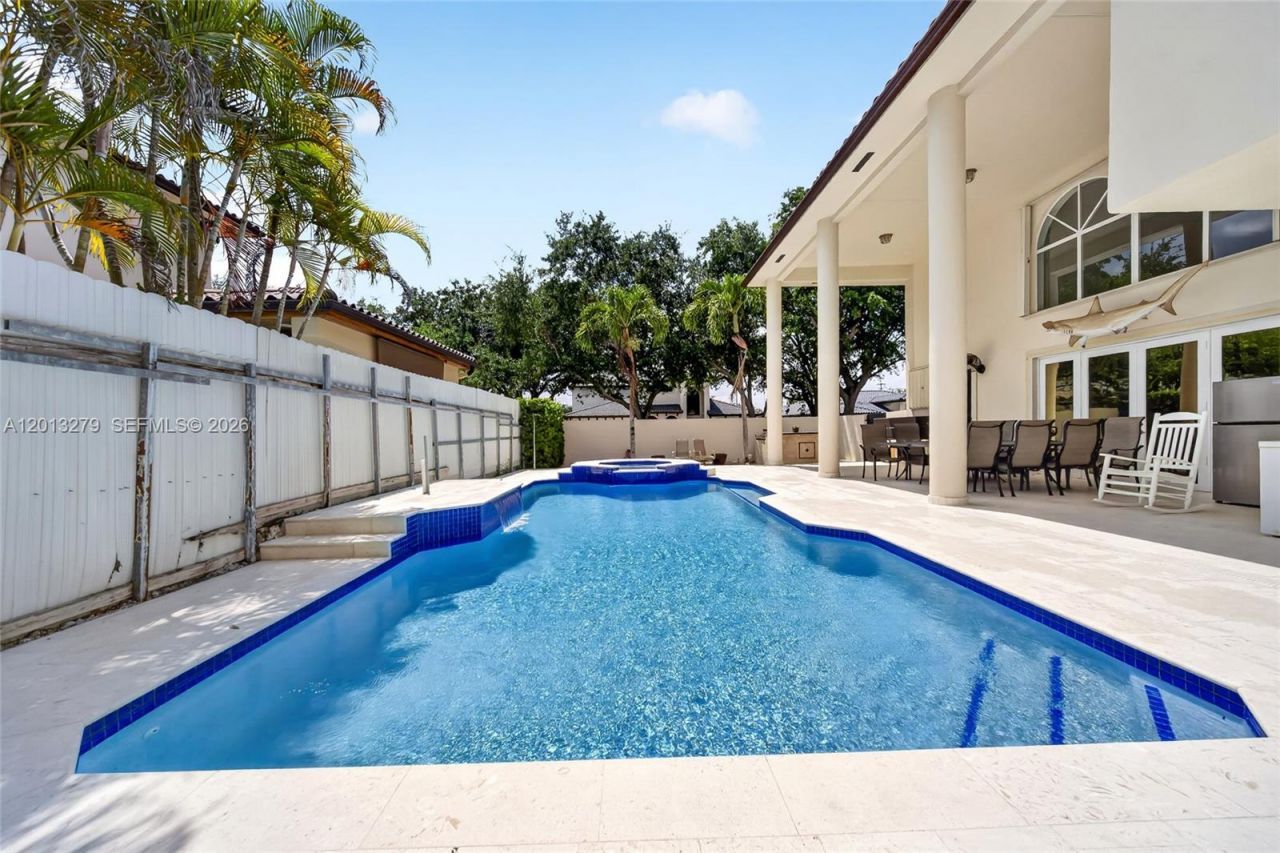8560 NW 164th St , Miami Lakes, FL 33016 Photo