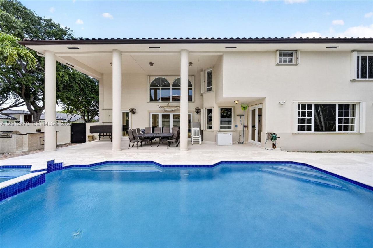 8560 NW 164th St , Miami Lakes, FL 33016 Photo
