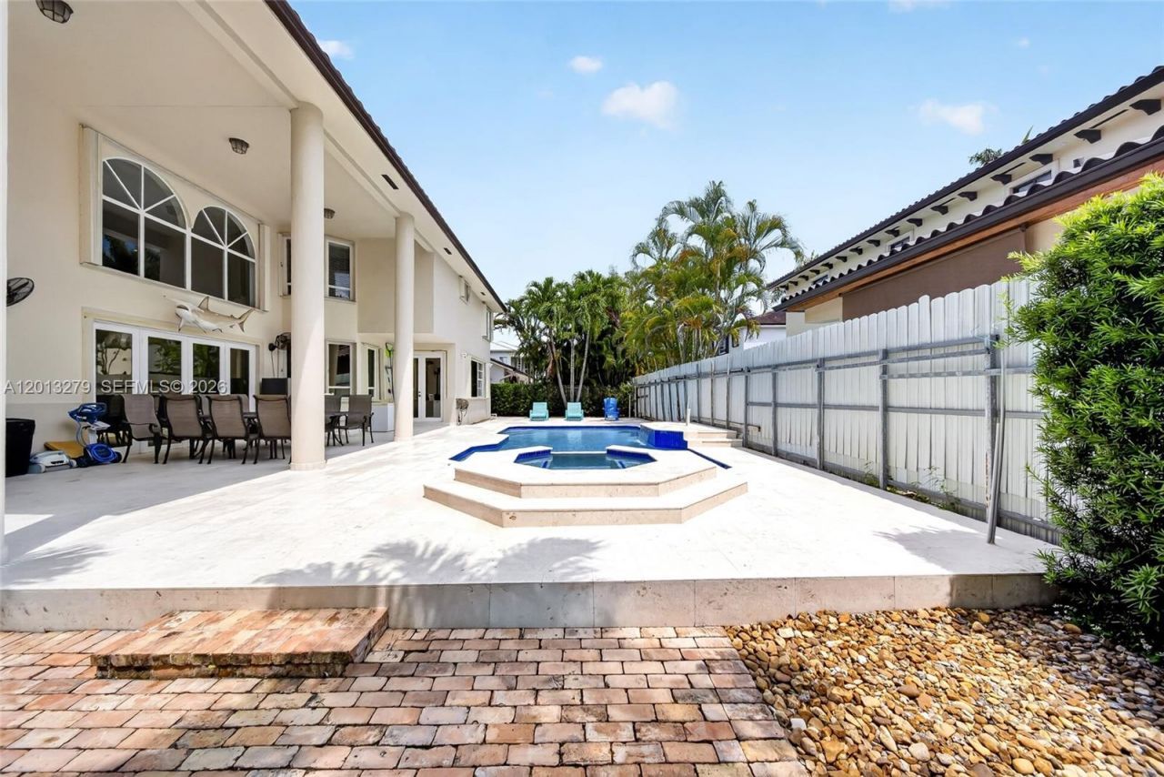 8560 NW 164th St , Miami Lakes, FL 33016 Photo