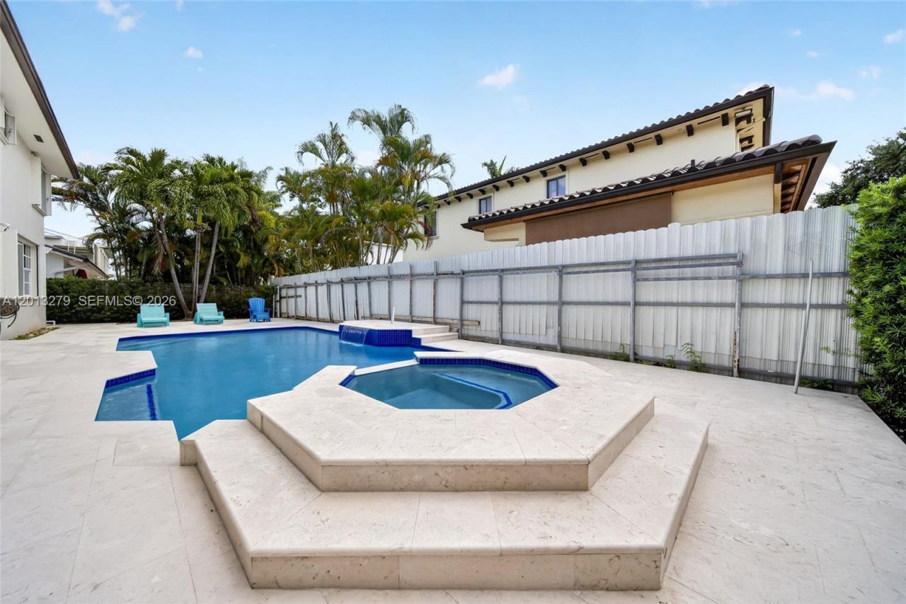 8560 NW 164th St , Miami Lakes, FL 33016 Photo
