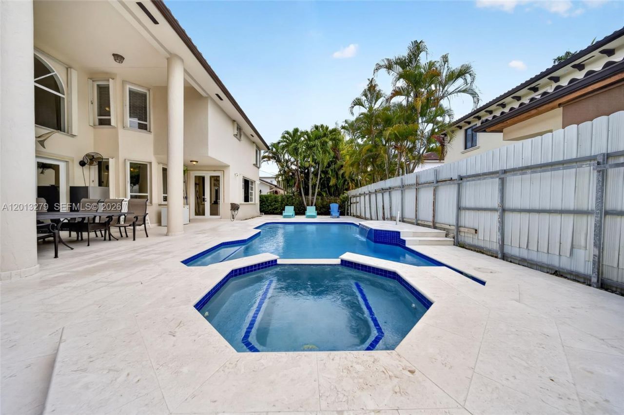 8560 NW 164th St , Miami Lakes, FL 33016 Photo