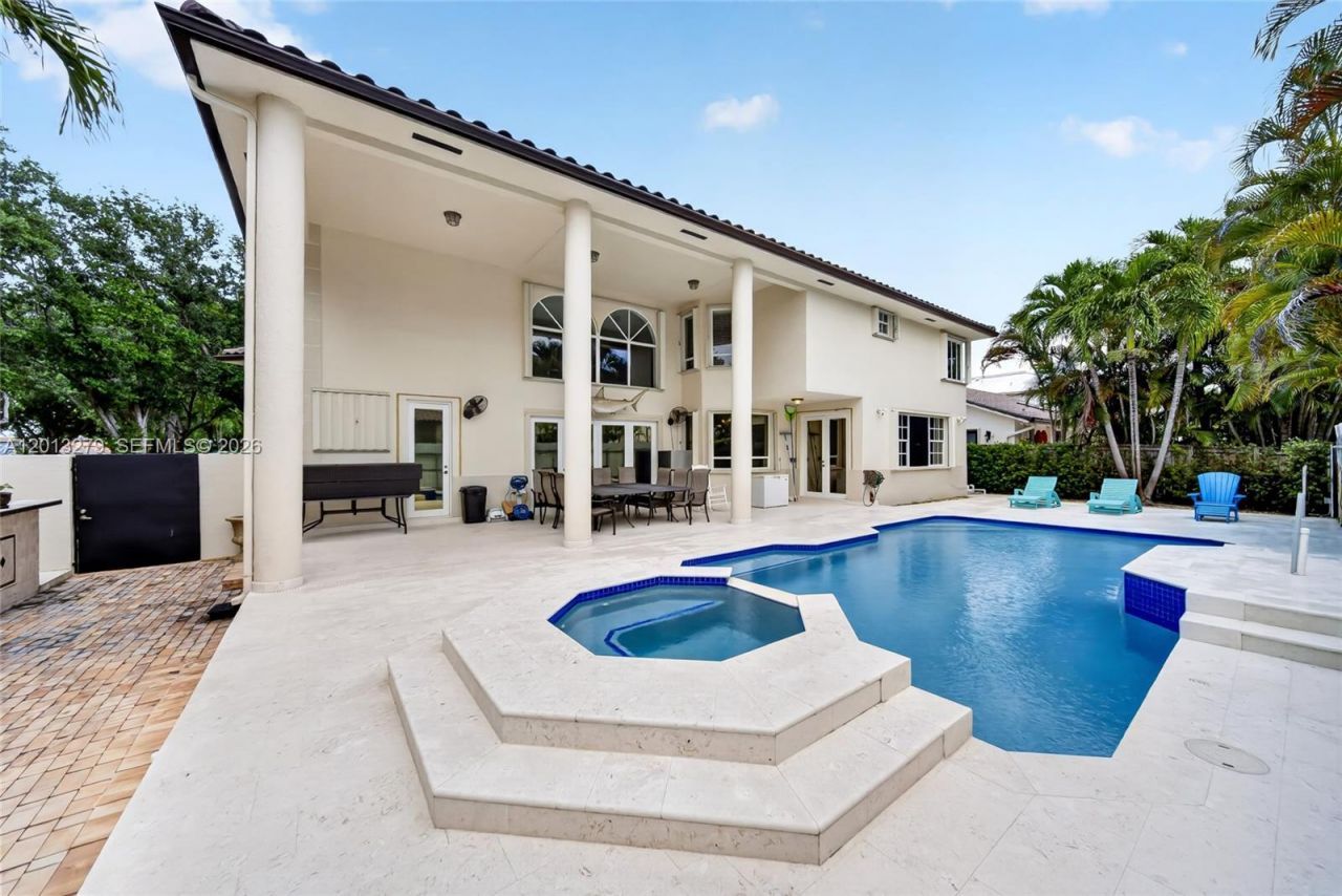 8560 NW 164th St , Miami Lakes, FL 33016 Photo