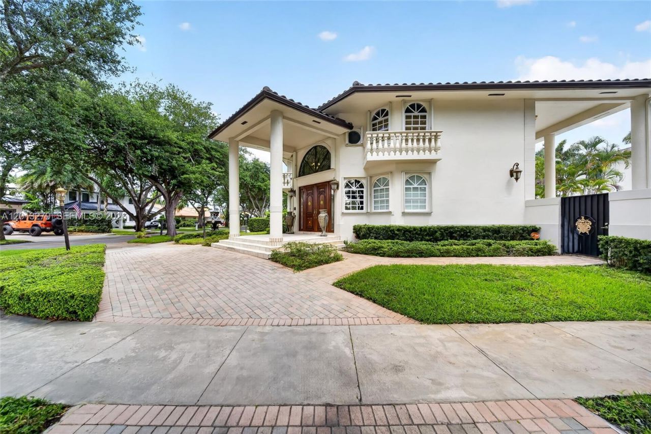 8560 NW 164th St , Miami Lakes, FL 33016 Photo