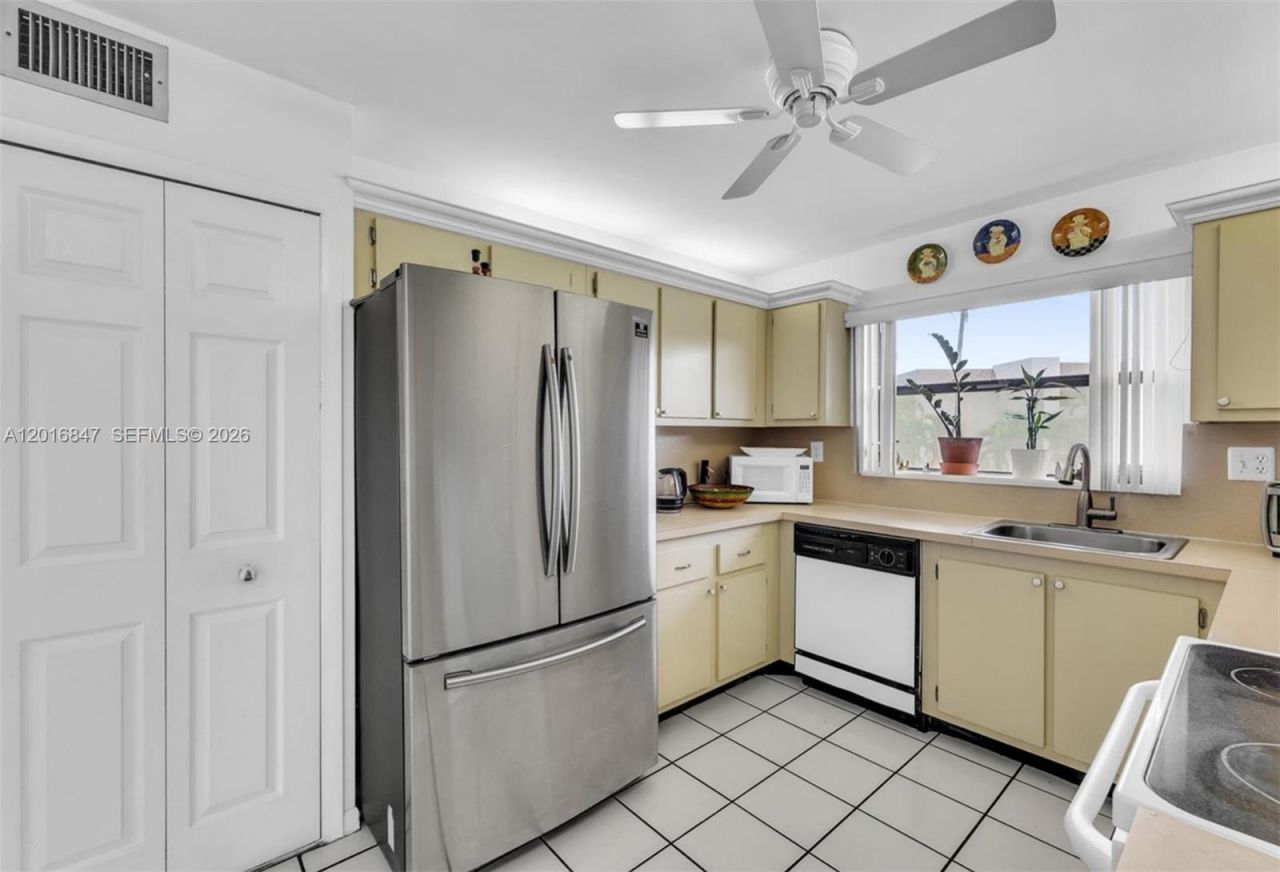 10451 Sunrise Lakes Blvd , Unit 205, Sunrise, FL 33322 Photo