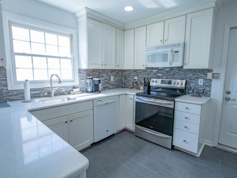 2202 Westwind Drive, Sandusky, OH 44870 Photo 9
