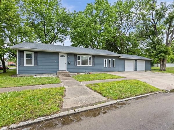 902 E Broadway Street, Iola, KS 66749