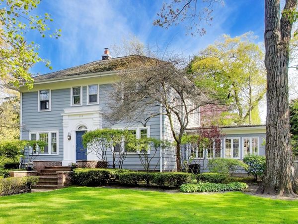 625 E Center Avenue, Lake Bluff, IL 60044