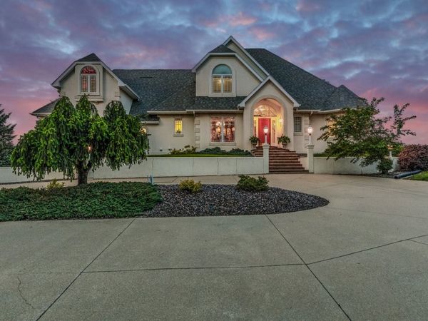 1 Buck Hill Drive, Pella, IA 50219