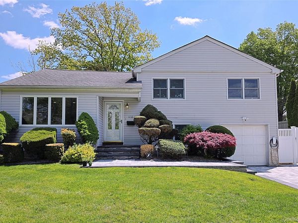 110 Briarwood Lane, Plainview, NY 11803