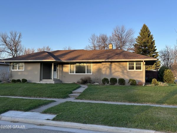 1338 MCHUGH Avenue , Grafton, ND 58237