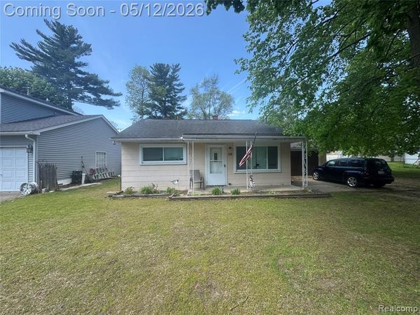 135 Hershey Boulevard, Waterford Twp, MI 48327
