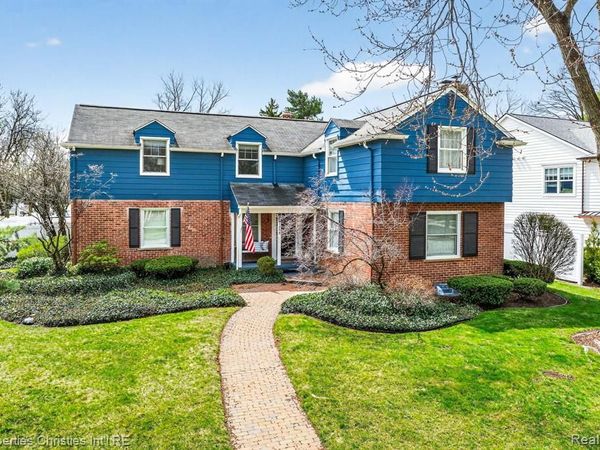 1088 Rivenoak Street, Birmingham, MI 48009