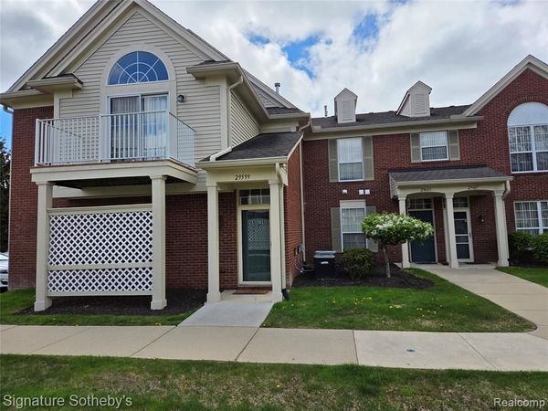 29599 Nottingham Circle, Livonia, MI 48152