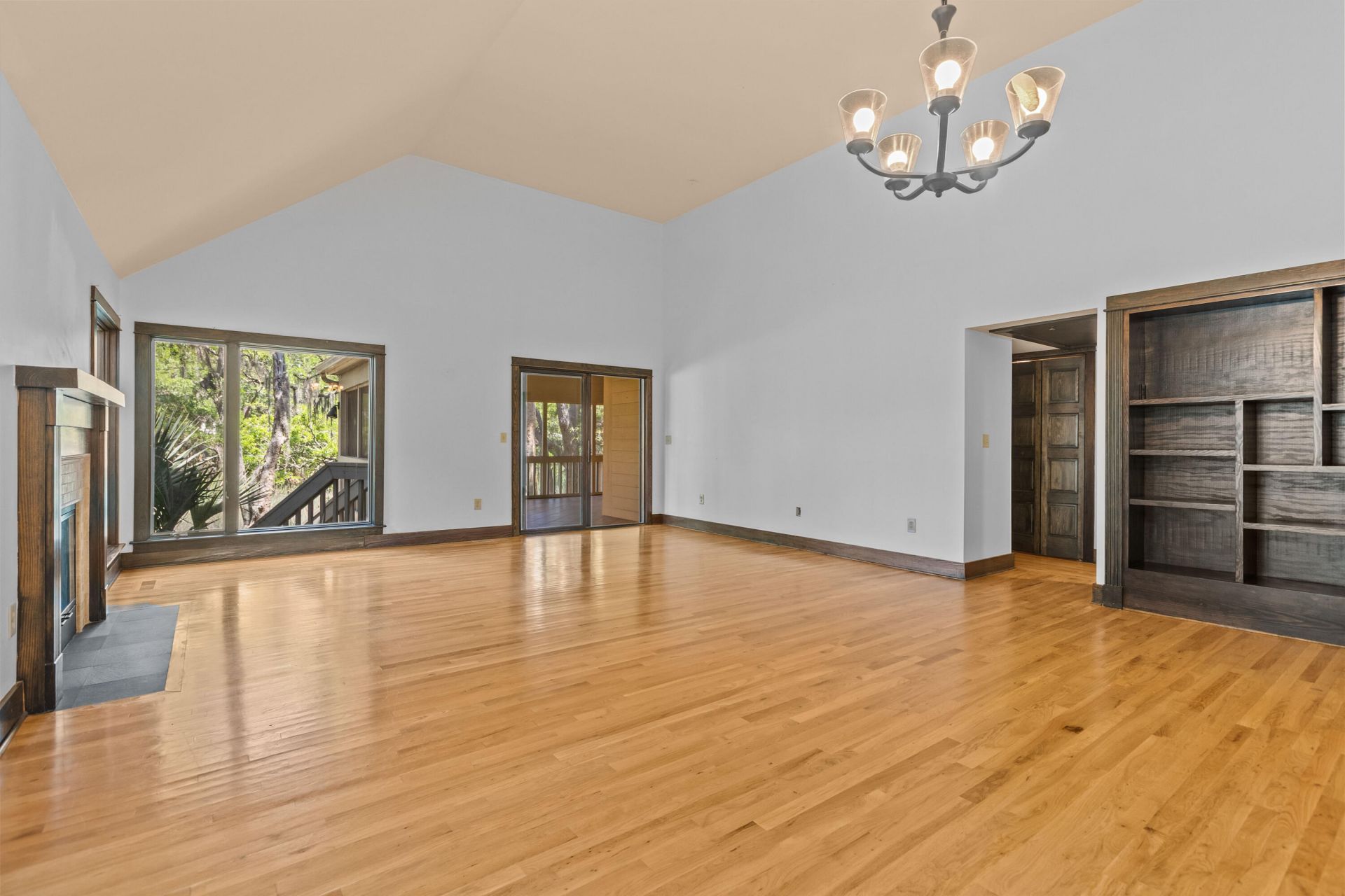 1008 Embassy Row Way Photo 11