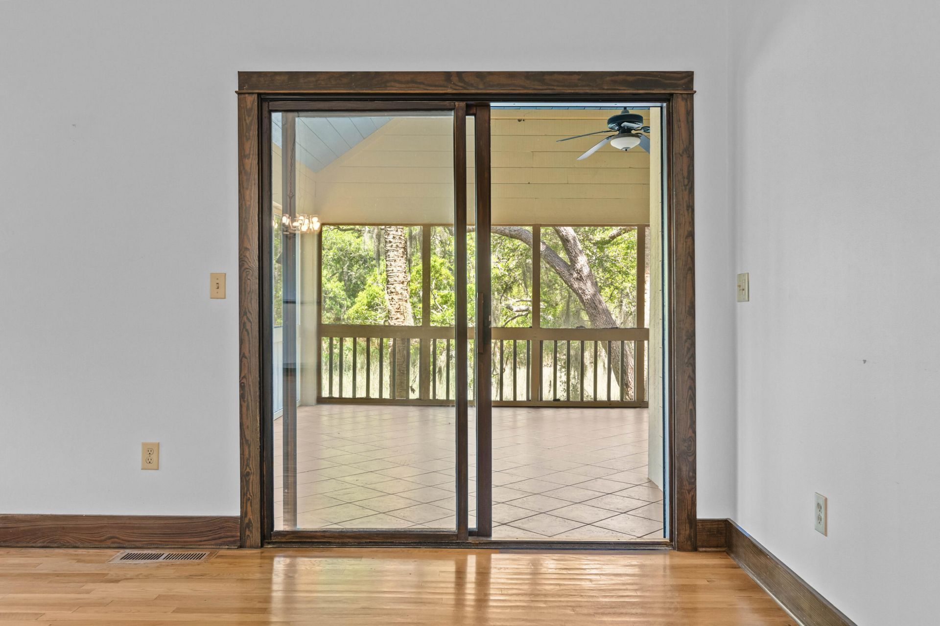 1008 Embassy Row Way Photo 14