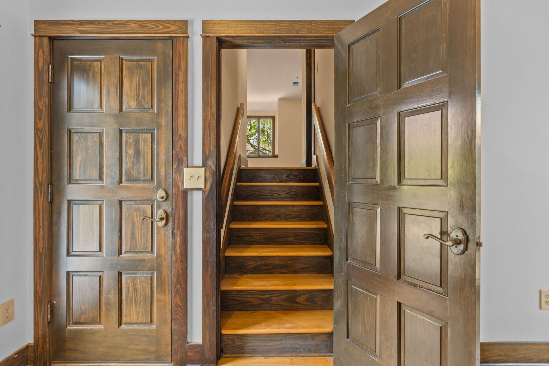 1008 Embassy Row Way Photo 23
