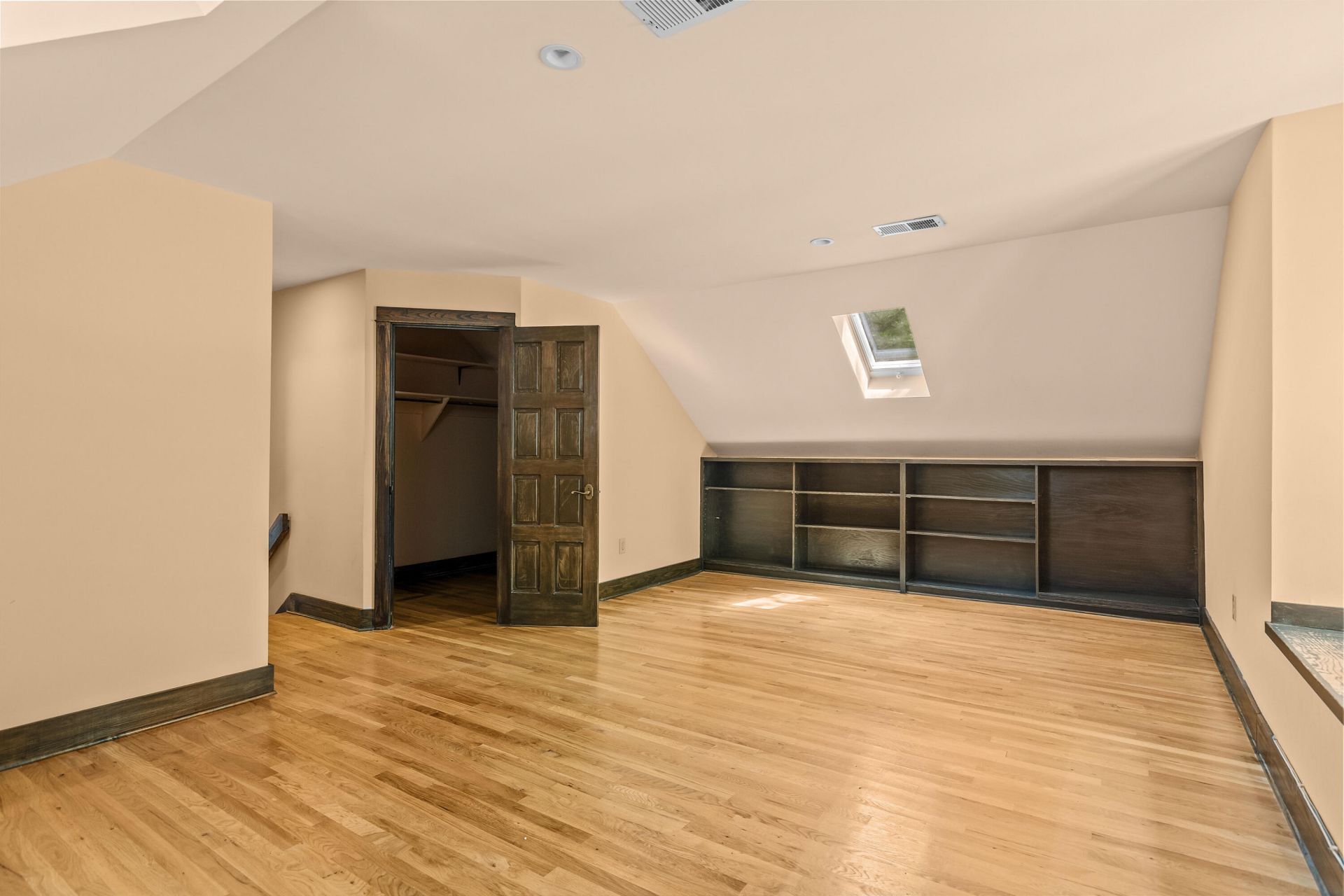 1008 Embassy Row Way Photo 24