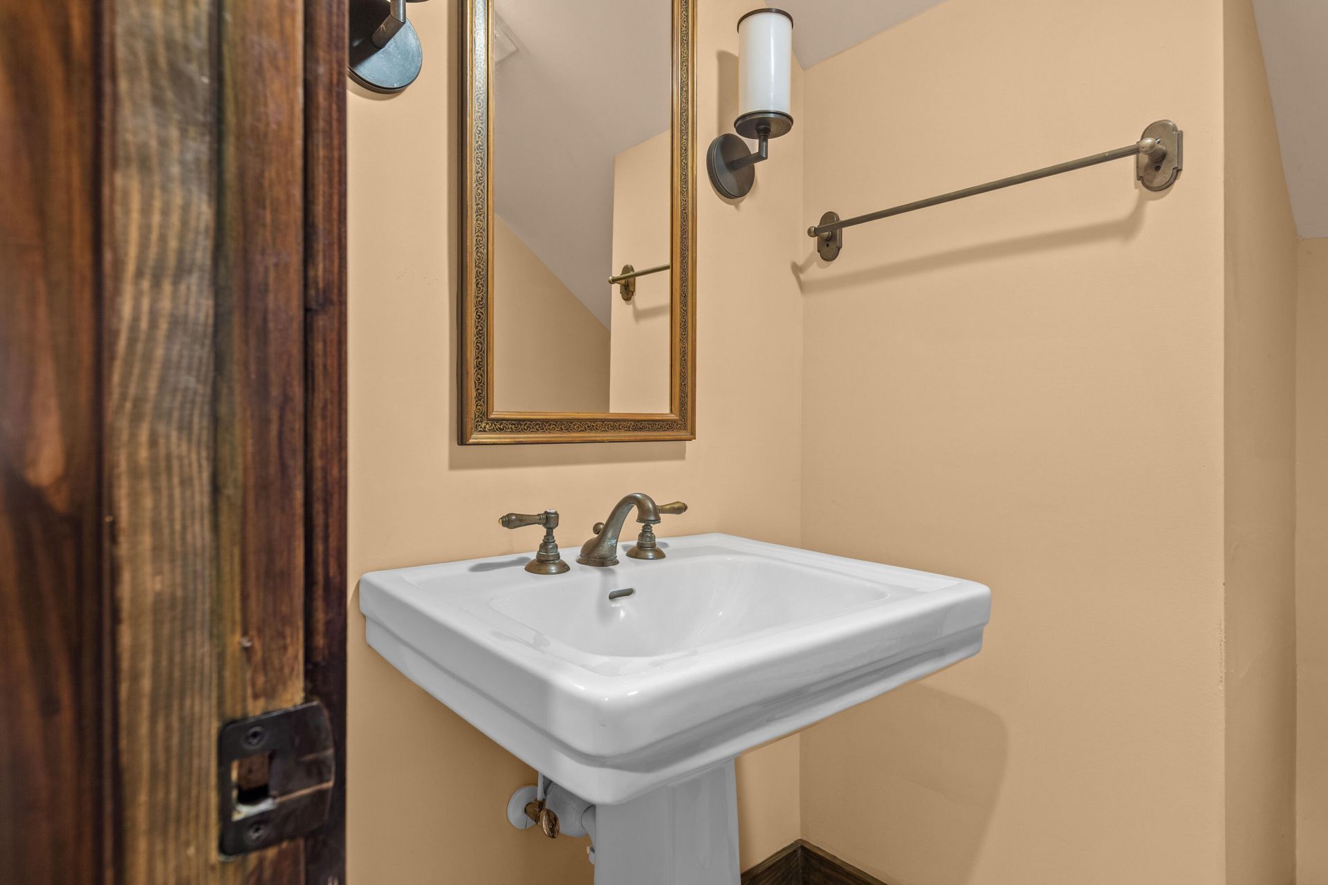 1008 Embassy Row Way Photo 25