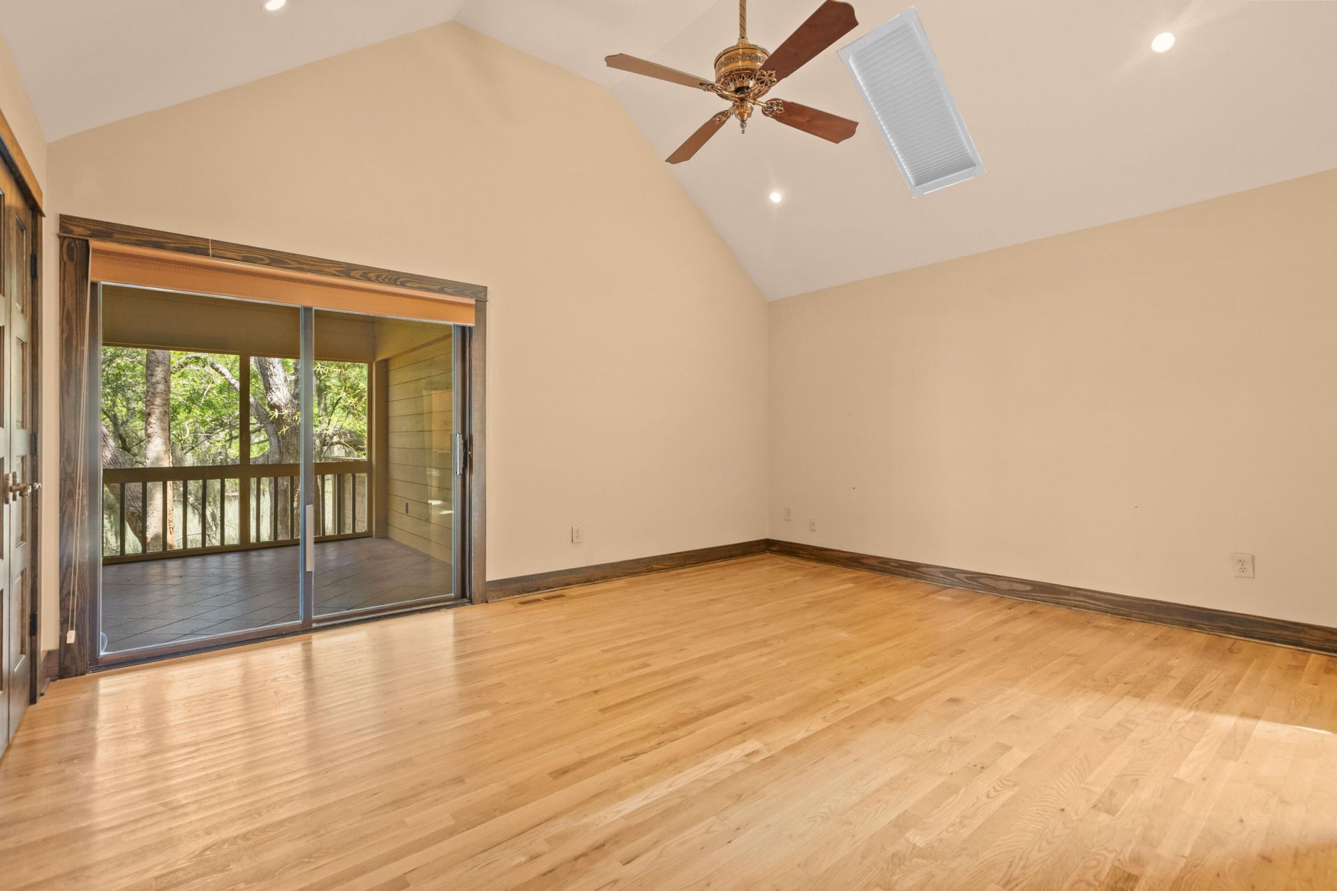 1008 Embassy Row Way Photo 28