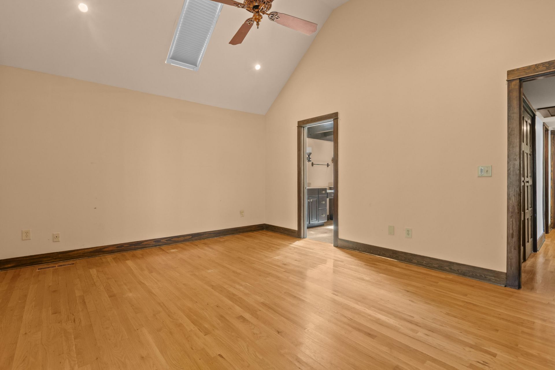 1008 Embassy Row Way Photo 29