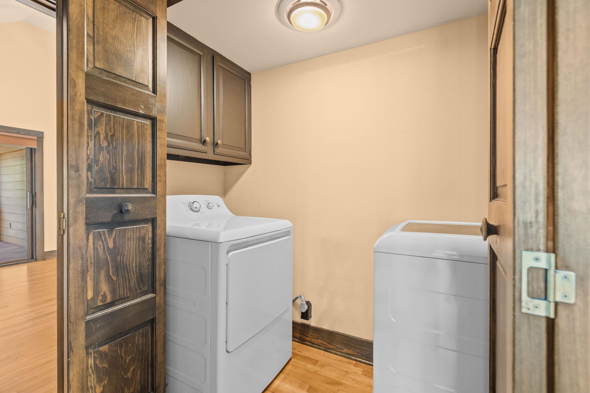 1008 Embassy Row Way Photo 33