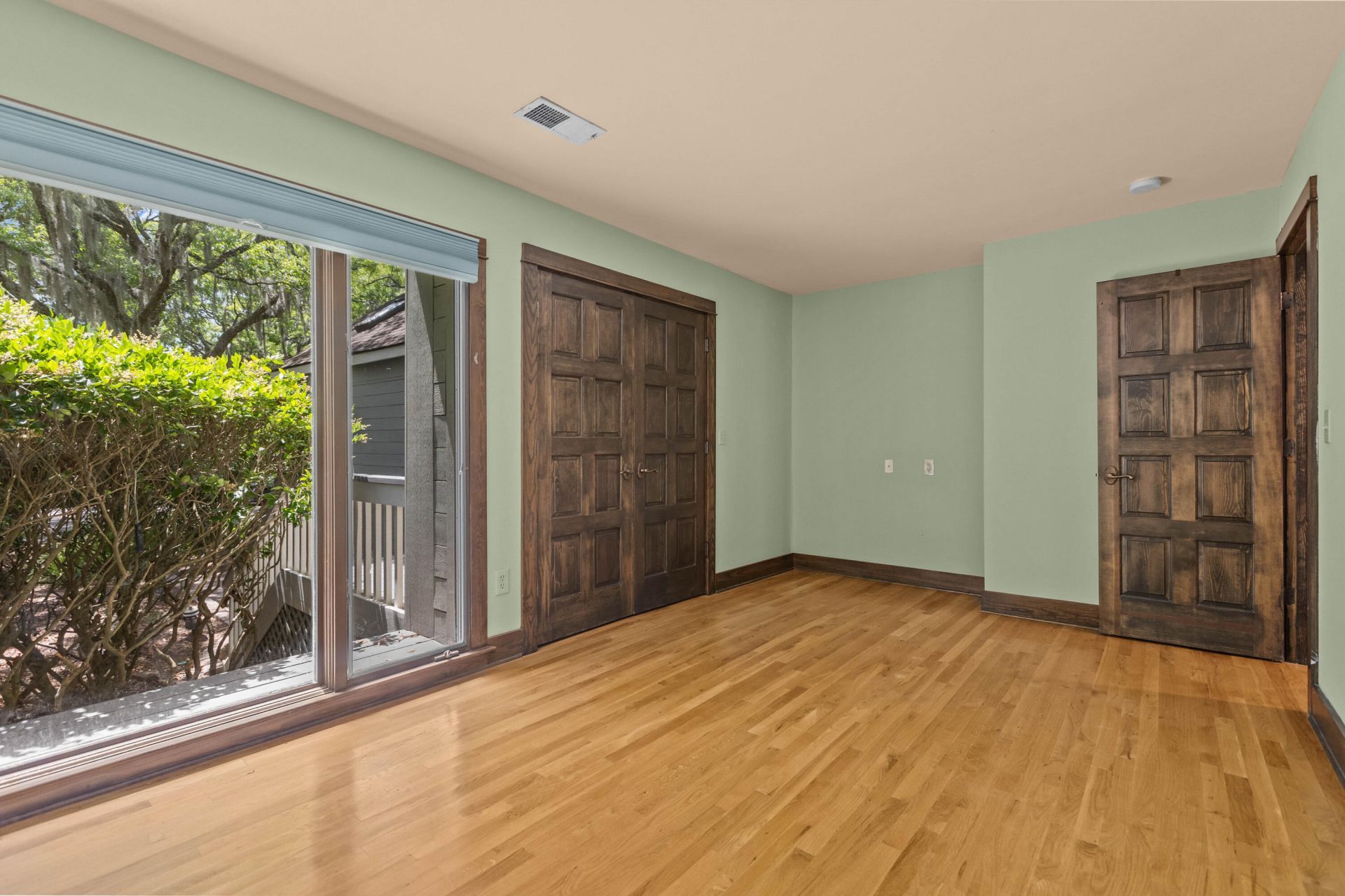 1008 Embassy Row Way Photo 37