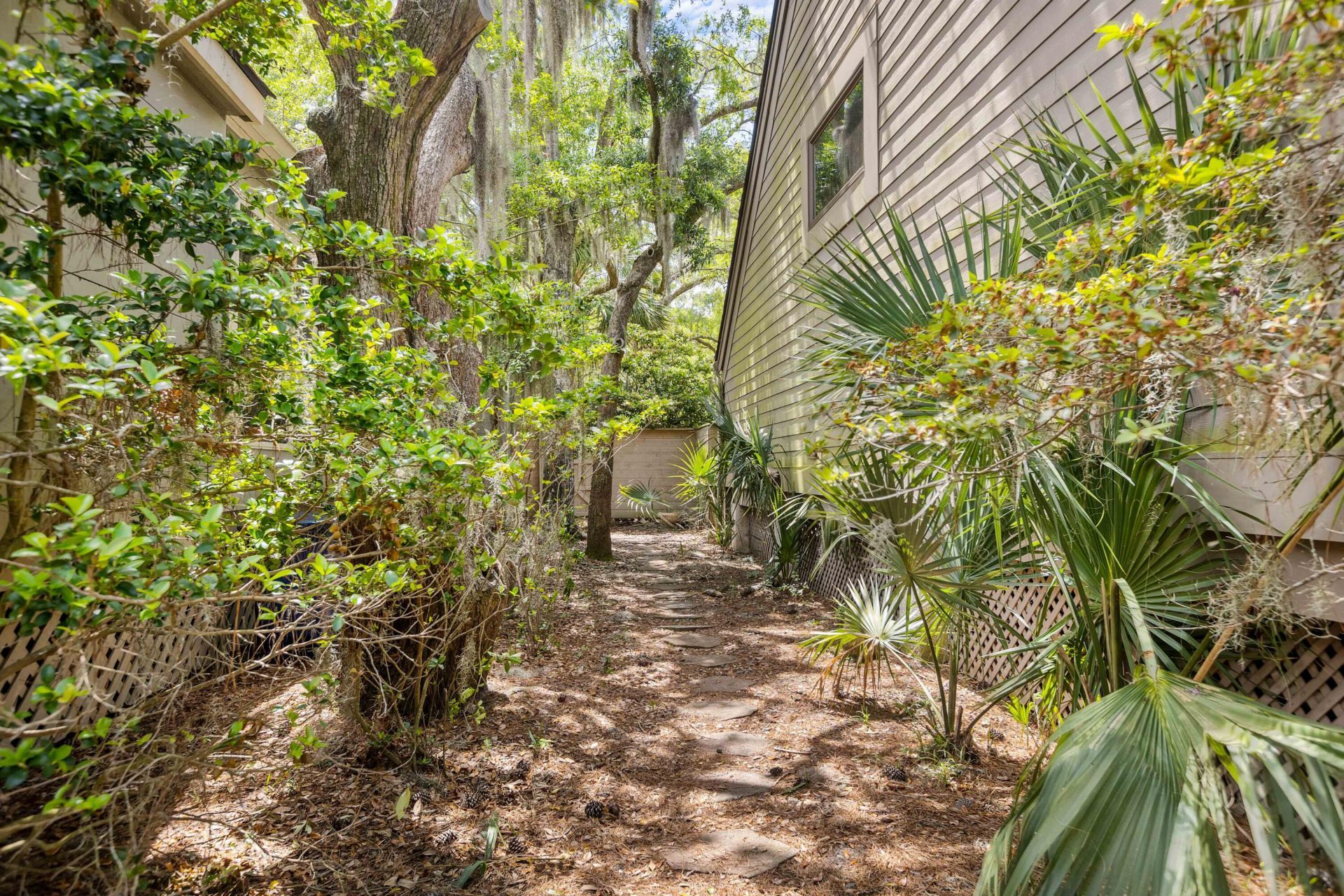 1008 Embassy Row Way Photo 38