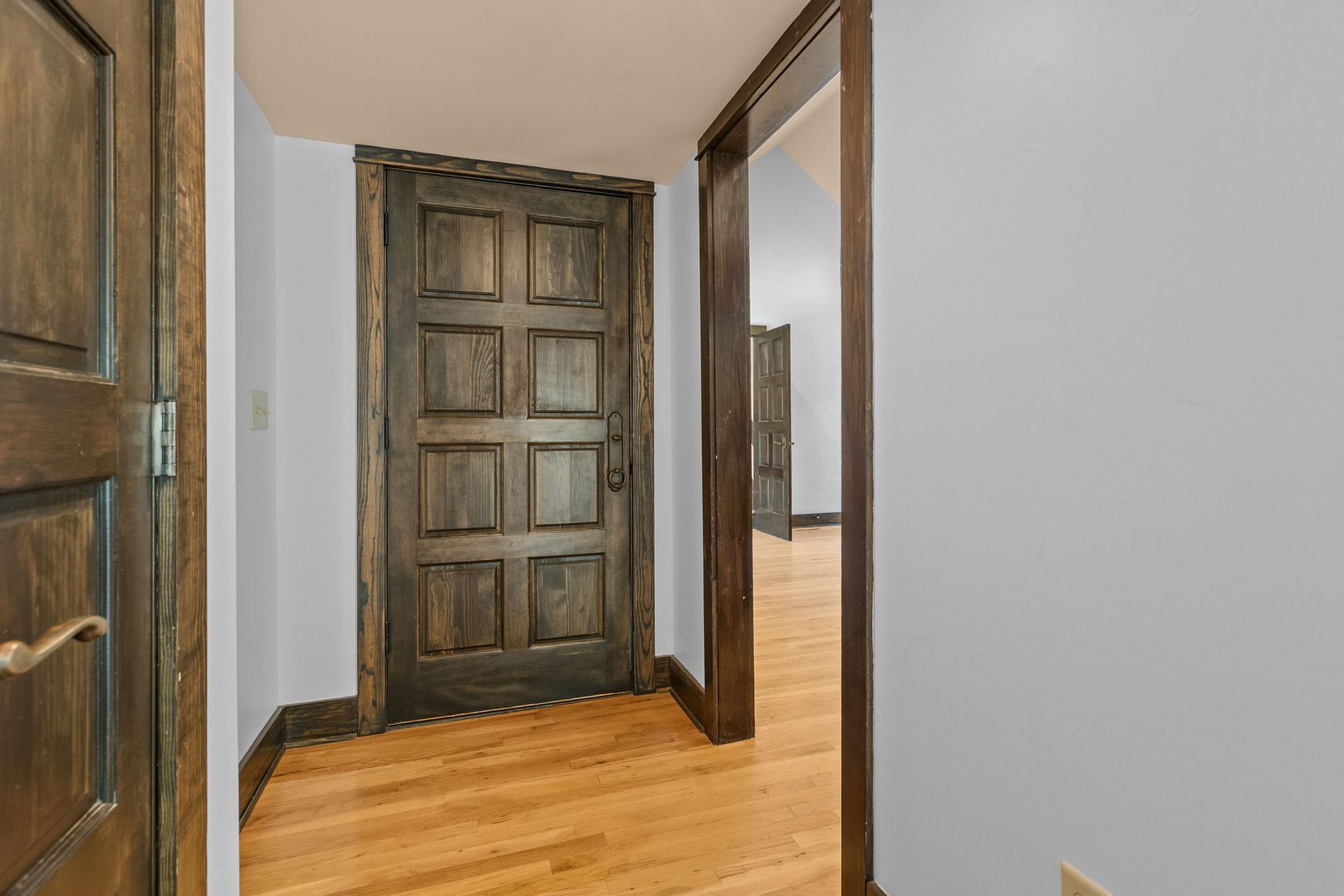 1008 Embassy Row Way Photo 8