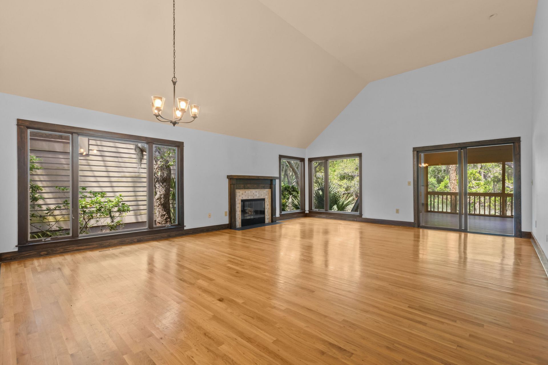 1008 Embassy Row Way Photo 9