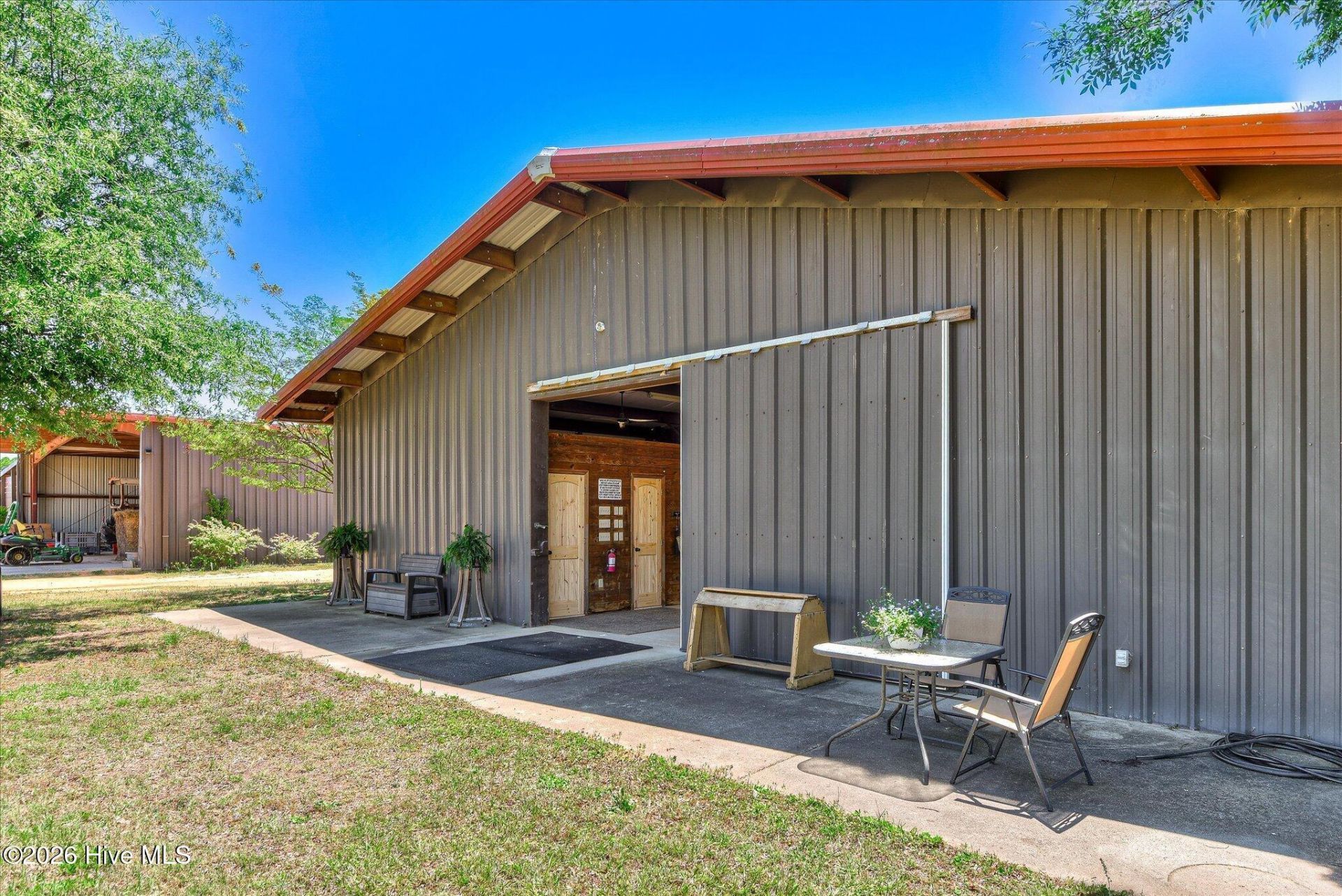 929 Airport Road Photo 34