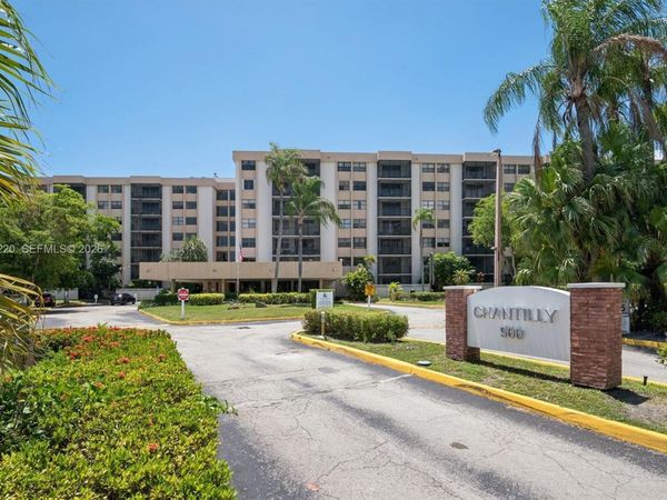 900 NE 195th St , Unit 414, Miami, FL 33179