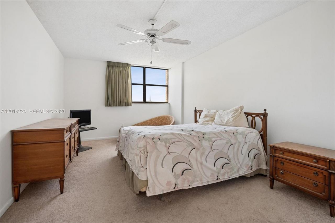 900 NE 195th St, Unit 414, Miami, FL 33179 Photo
