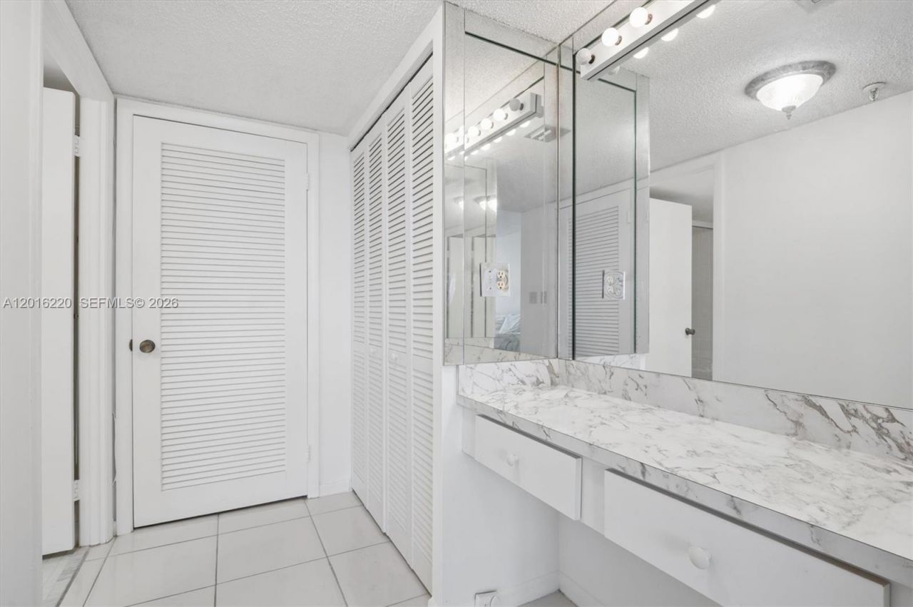 900 NE 195th St, Unit 414, Miami, FL 33179 Photo