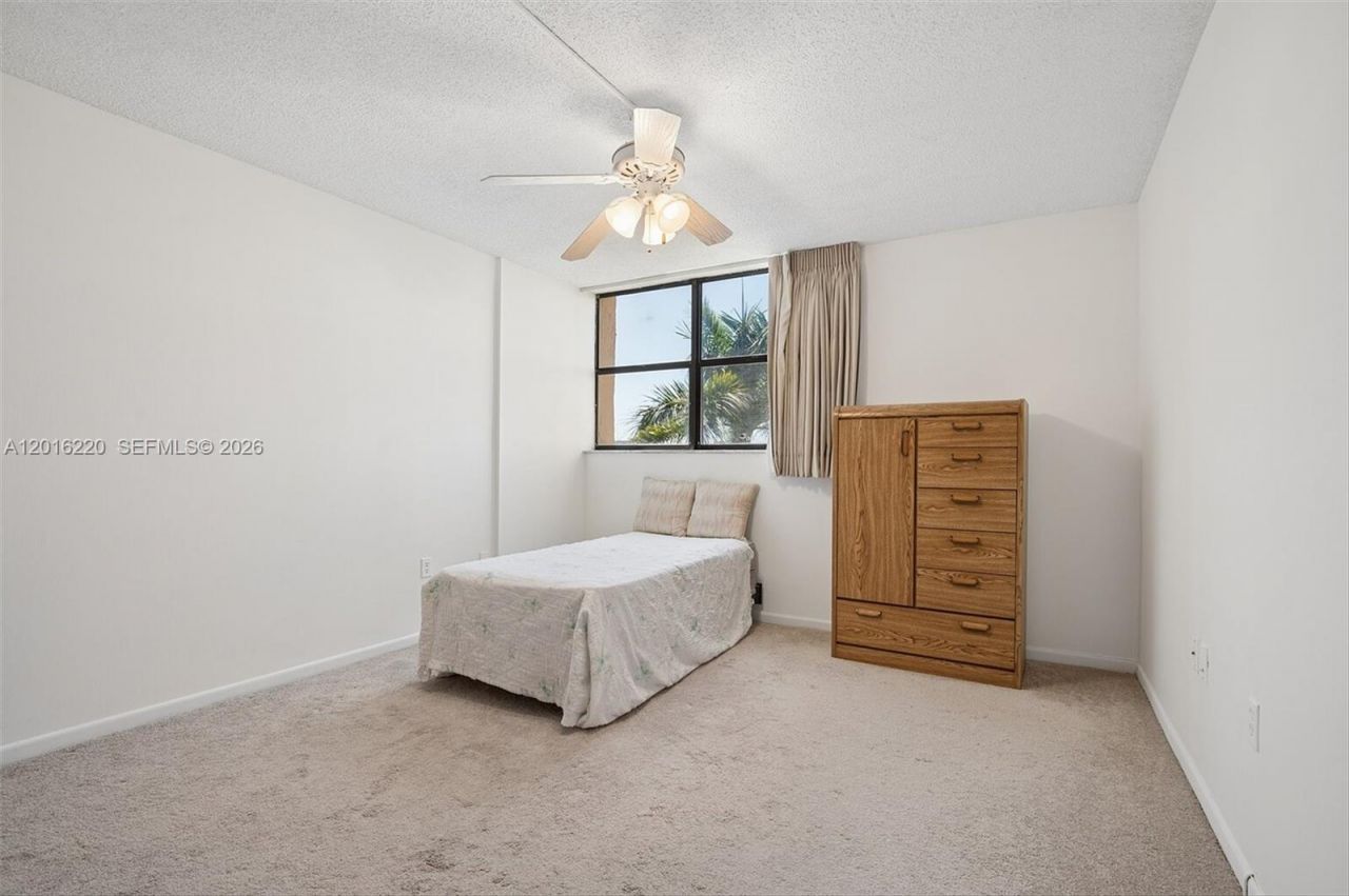 900 NE 195th St, Unit 414, Miami, FL 33179 Photo