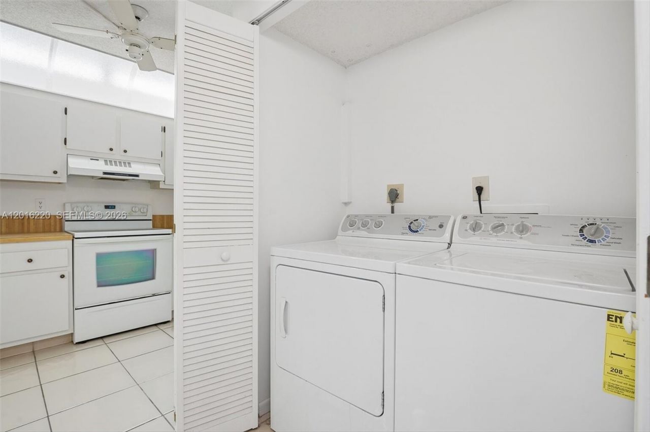 900 NE 195th St, Unit 414, Miami, FL 33179 Photo