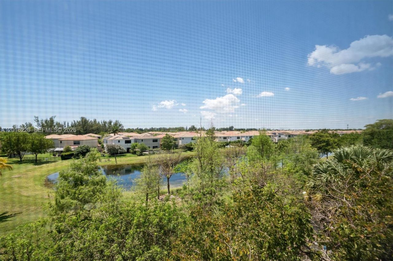 900 NE 195th St, Unit 414, Miami, FL 33179 Photo