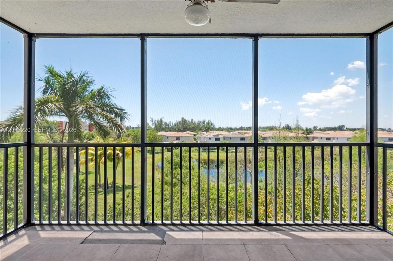 900 NE 195th St, Unit 414, Miami, FL 33179 Photo