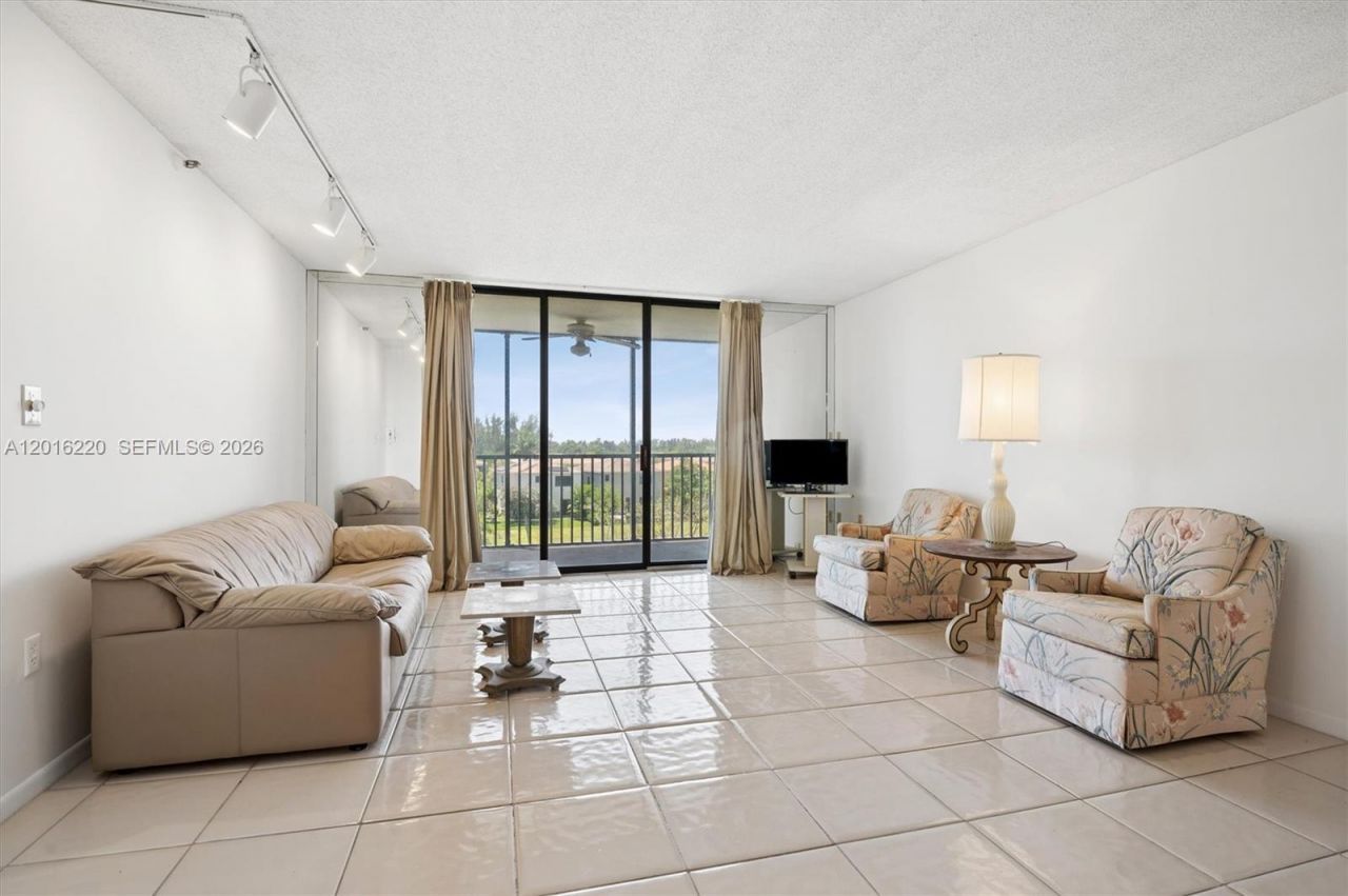 900 NE 195th St, Unit 414, Miami, FL 33179 Photo