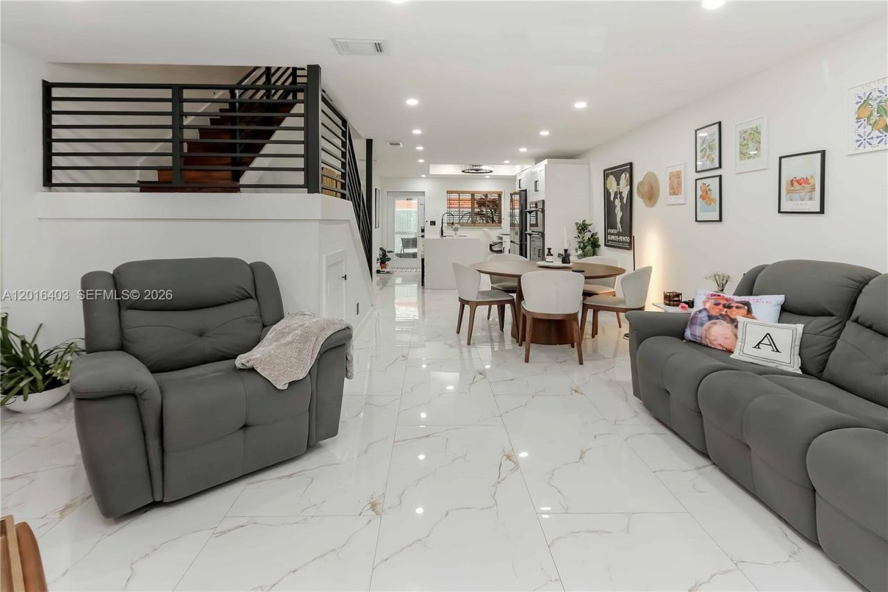 2200 Monroe St , Unit 12, Hollywood, FL 33020 Photo