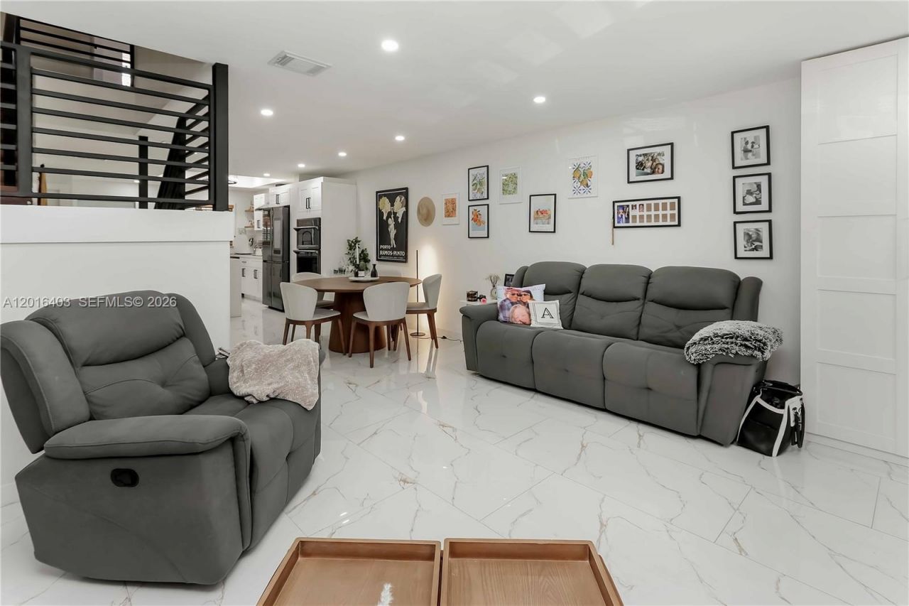 2200 Monroe St , Unit 12, Hollywood, FL 33020 Photo