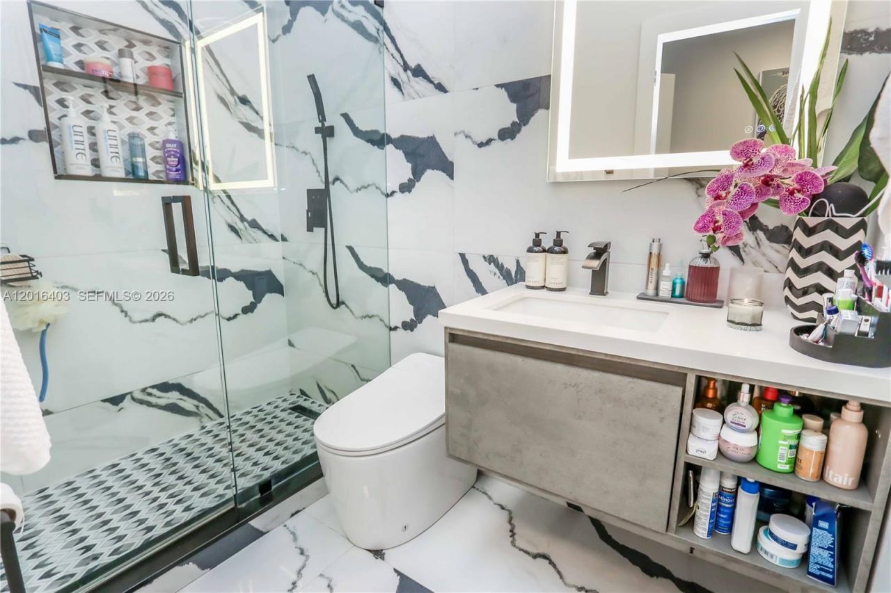 2200 Monroe St , Unit 12, Hollywood, FL 33020 Photo