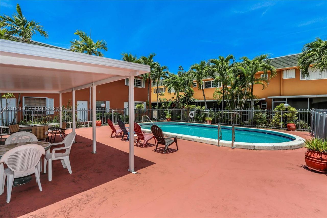2200 Monroe St , Unit 12, Hollywood, FL 33020 Photo