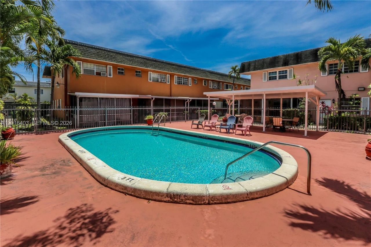 2200 Monroe St , Unit 12, Hollywood, FL 33020 Photo