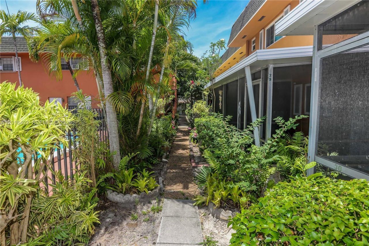 2200 Monroe St , Unit 12, Hollywood, FL 33020 Photo