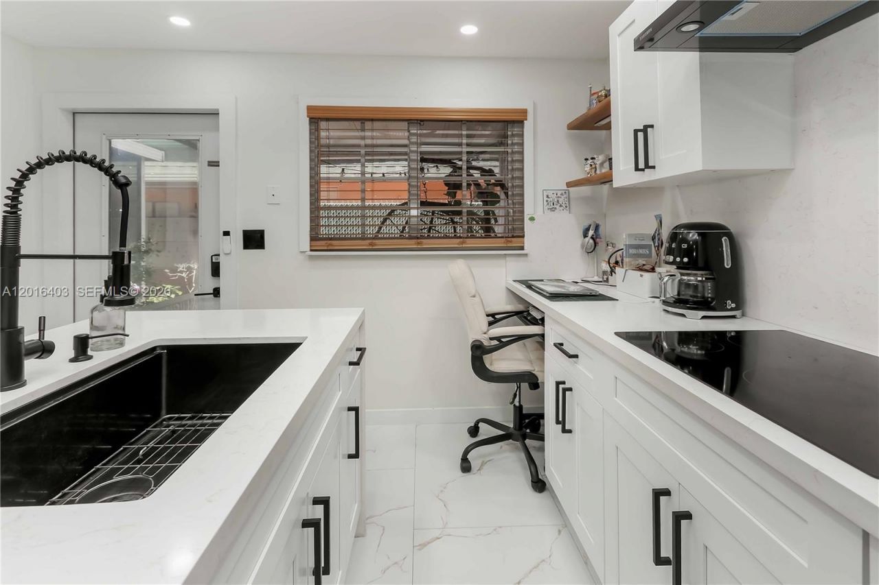 2200 Monroe St , Unit 12, Hollywood, FL 33020 Photo